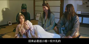 Lili dâm đãng yêu?? Cô gái ăn con gà trống một cách thích thú, với cái lưỡi nhỏ mềm dẻo, từ trứng đến quy đầu